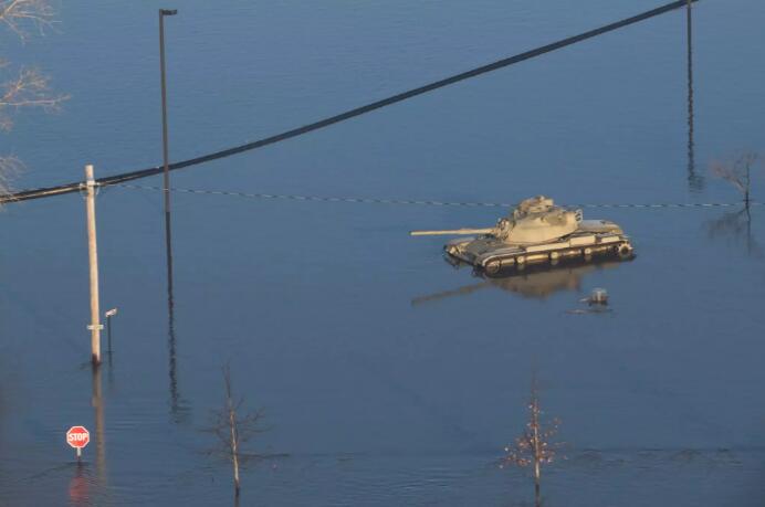 洪水来得太快！美国战略司令部被淹没 战机跑路